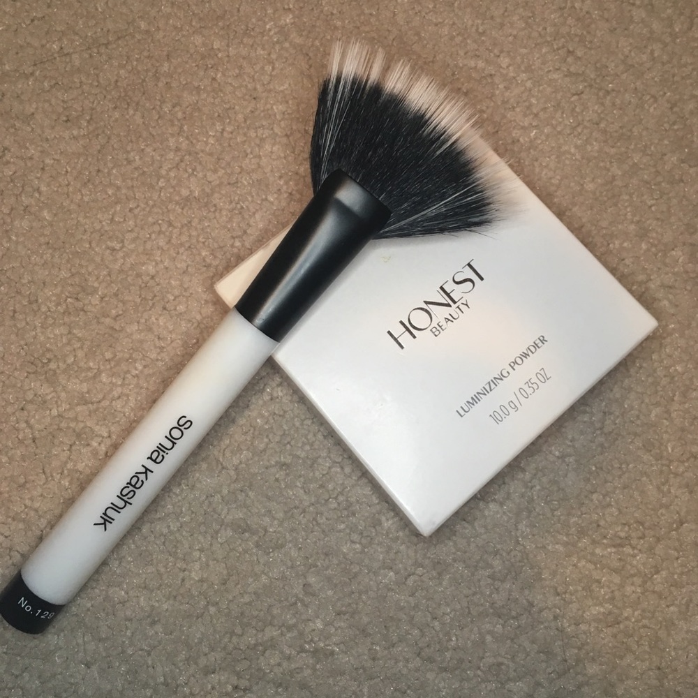 Highlighter and Fan brush combo